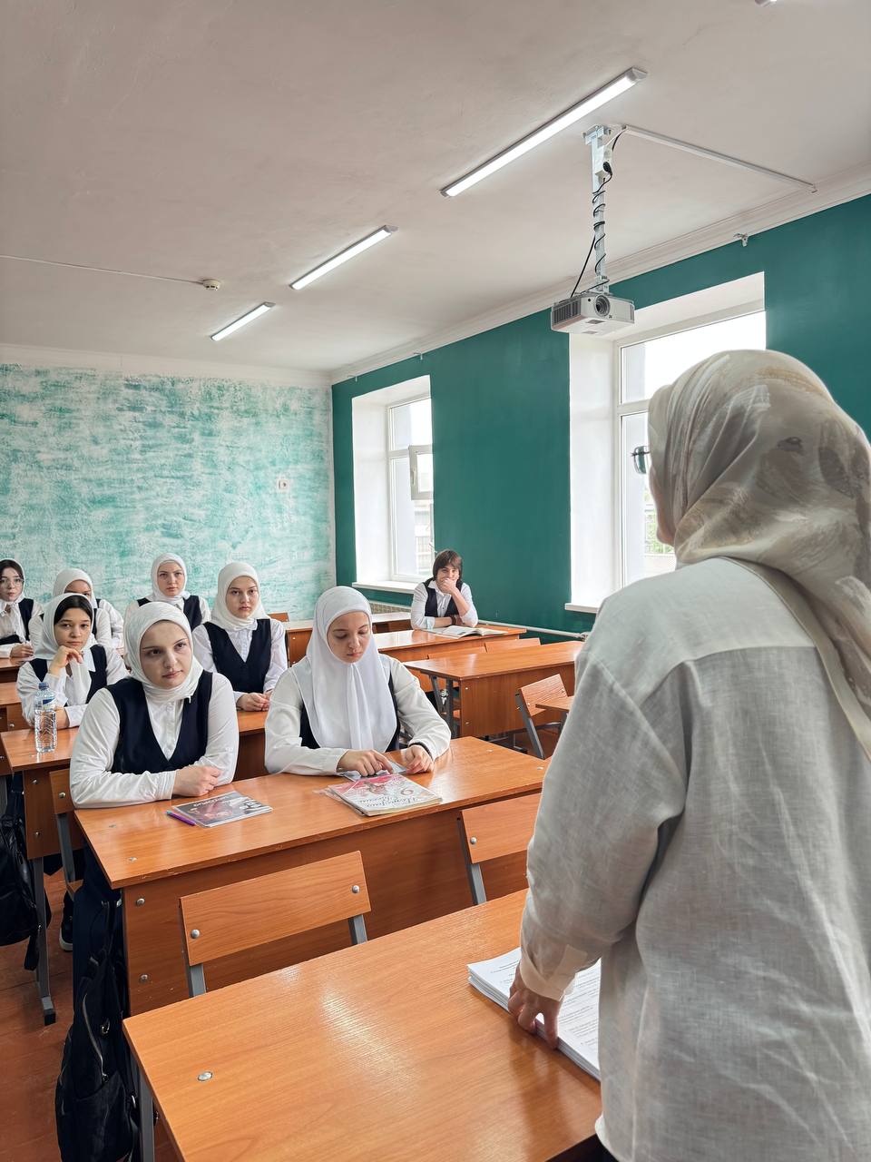 Сотрудники Чеченского аграрно-технического колледжа продолжают профориентационную работу в школах республики.