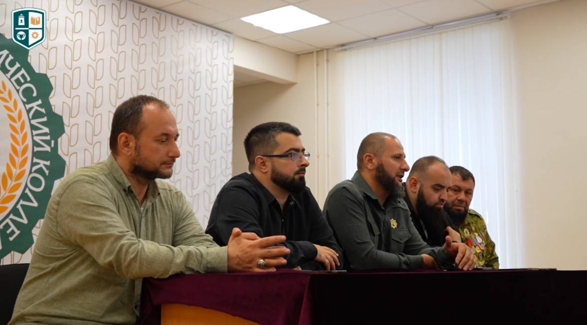 Сегодня в Чеченском аграрно-техническом колледже прошла лекция для студентов, приуроченная ко Дню солидарности в борьбе с терроризмом
